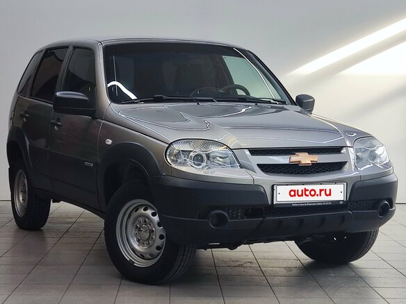 2016 Chevrolet Niva I Рестайлинг, серый, 630000 рублей - вид 2
