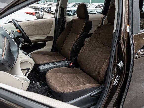 2015 Toyota Sienta II, коричневый, 1525000 рублей - вид 7