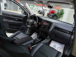 2017 Mitsubishi Outlander III Рестайлинг 2, белый, 1650000 рублей, вид 5