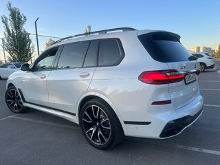 2021 BMW X7 30d I (G07), белый, 8700000 рублей, вид 5