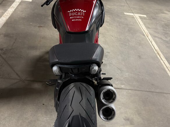 2011 Ducati Diavel Carbon, красный, 900000 рублей - вид 5