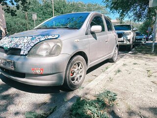 2000 Toyota Vitz I (P10), серебристый, 300000 рублей, вид 3
