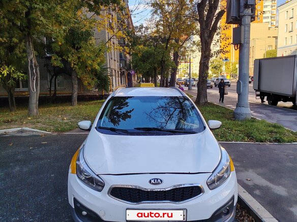 2017 Kia Ceed II Рестайлинг, белый, 480000 рублей