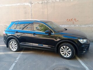 2018 Volkswagen Tiguan II, чёрный, 1990000 рублей, вид 2