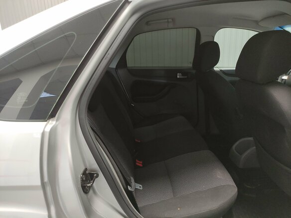 2010 Ford Focus II Рестайлинг, серебристый, 475000 рублей - вид 9