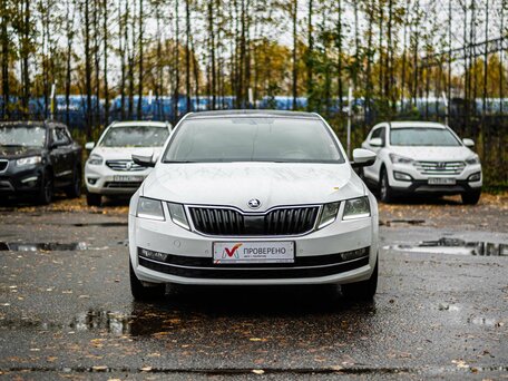 2017 Skoda Octavia III (A7) Рестайлинг, белый, 1930000 рублей, вид 3