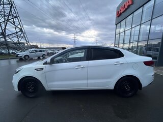 2015 Kia Rio III Рестайлинг, белый, 995000 рублей, вид 3