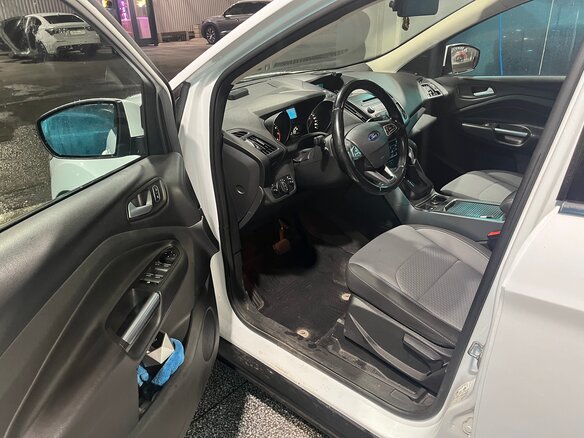 2017 Ford Kuga II Рестайлинг, белый, 1750000 рублей - вид 9