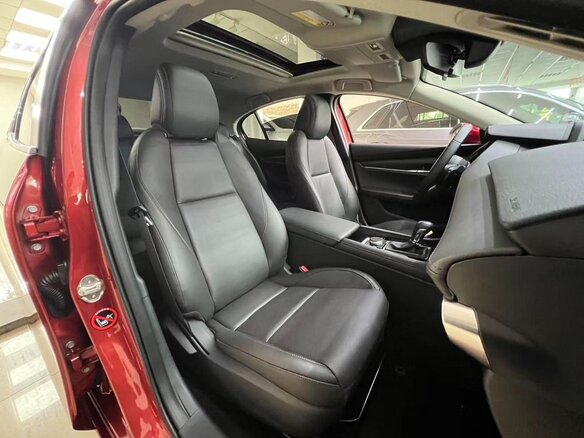 2023 Mazda 3 Axela IV (BP), красный, 1340000 рублей - вид 17