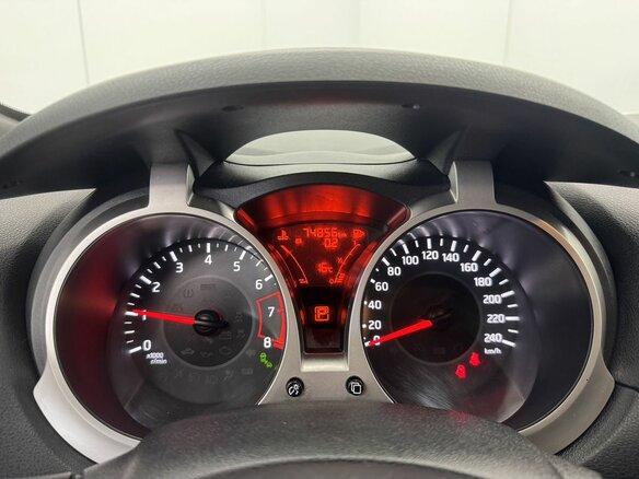 2017 Nissan Juke I Рестайлинг, белый, 1500000 рублей - вид 12