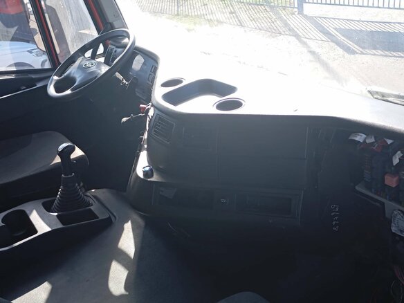 2022 IVECO-Hongyan 8x4 (CQ3406), красный, 2206000 рублей - вид 4
