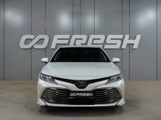 2020 Toyota Camry VIII (XV70), белый, 2619000 рублей, вид 3