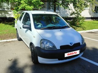 2001 Toyota Vitz I (P10), белый, 285000 рублей, вид 1