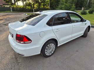 2017 Volkswagen Polo V Рестайлинг, белый, 810000 рублей, вид 3