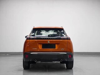 2022 Peugeot 2008 II, оранжевый, 1350000 рублей, вид 3