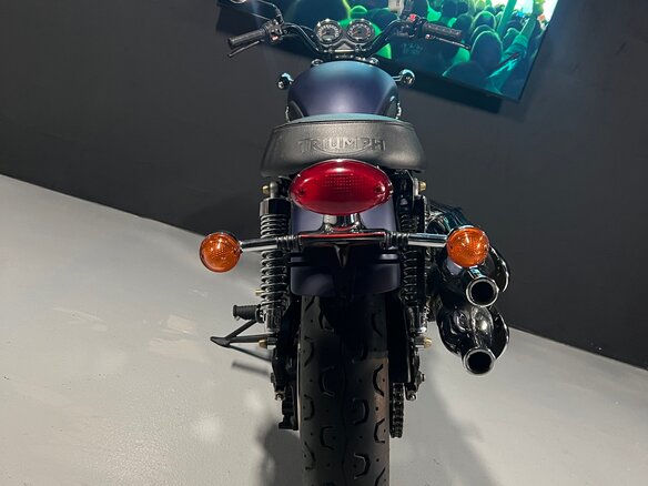 2014 Triumph Scrambler, фиолетовый, 650000 рублей - вид 11