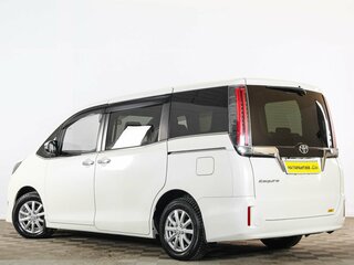 2017 Toyota Esquire I Рестайлинг, белый, 2399000 рублей, вид 4