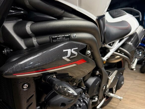 2019 Triumph Speed Triple, белый, 1250000 рублей - вид 6