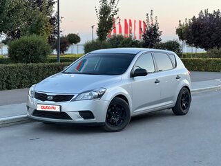 2011 Kia Ceed I Рестайлинг, серебристый, 770000 рублей, вид 1