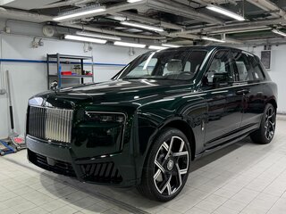 2026 Rolls-Royce Cullinan Black Badge I Рестайлинг (Series II), зелёный, 77000000 рублей, вид 1