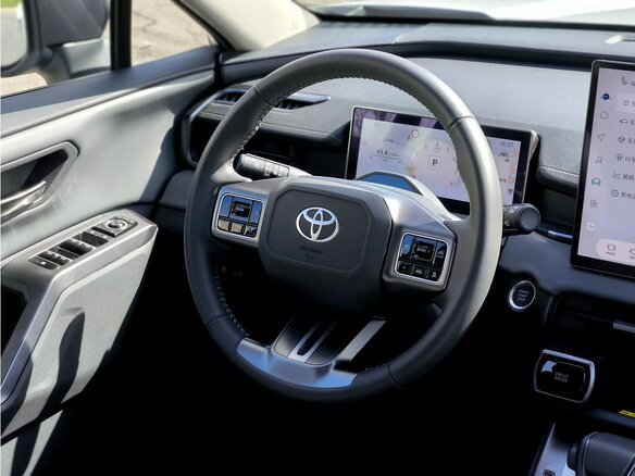 2026 Toyota RAV4 VI (XA60), белый, 4550000 рублей - вид 14