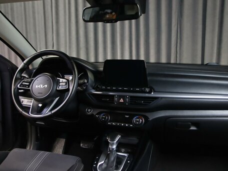 2021 Kia Cerato IV Рестайлинг, серый, 1699000 рублей, вид 5
