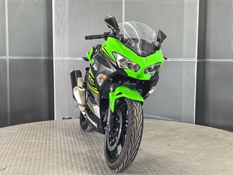 2025 Kawasaki Ninja 400, зелёный, 677000 рублей, вид 3