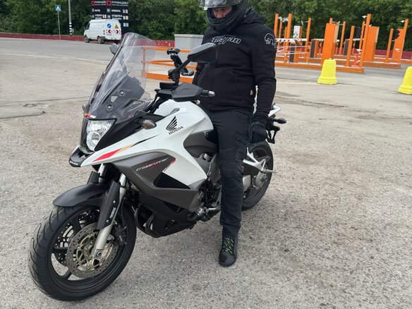 2014 Honda VFR 800X (Crossrunner), белый, 700000 рублей - вид 2