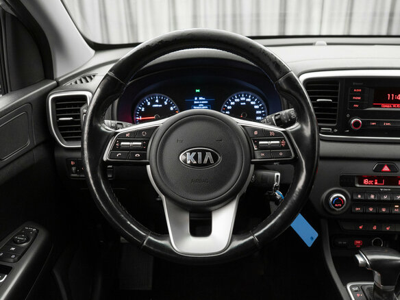 2018 Kia Sportage IV Рестайлинг, серебристый, 1800000 рублей - вид 9