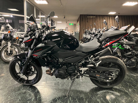 2024 Kawasaki Z 400, чёрный, 760000 рублей, вид 2