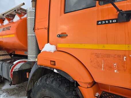 2017 КамАЗ 43118, оранжевый, 2300000 рублей, вид 3