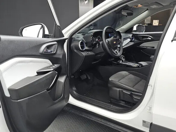 2023 Chevrolet Trax II, белый - вид 4
