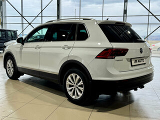 2017 Volkswagen Tiguan II, белый, 2159000 рублей, вид 3