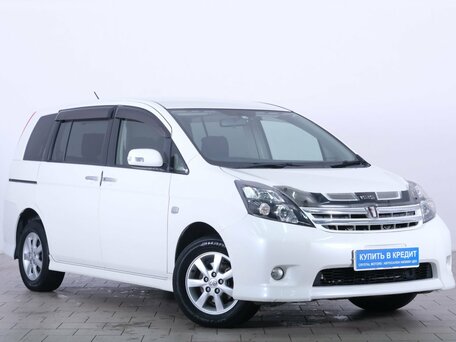 Toyota ISis I Рестайлинг