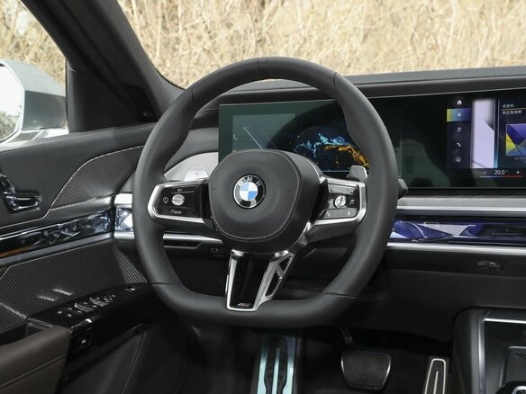 2025 BMW 7 серии 740i xDrive VII (G70), красный, 16760000 рублей - вид 13