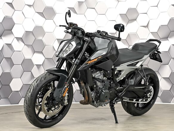 2018 KTM 790 Duke, чёрный, 695000 рублей - вид 1