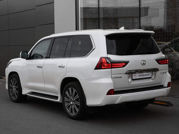 2016 Lexus LX 570 III Рестайлинг 2, белый, 7400000 рублей - вид 6