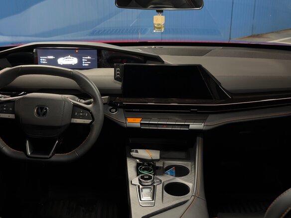 2024 Changan UNI-V I, красный, 2980000 рублей - вид 6
