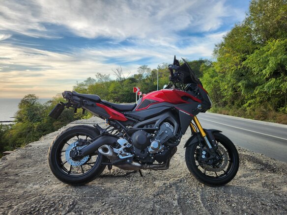 2015 Yamaha MT-09 Tracer (FJ-09), пурпурный, 850000 рублей - вид 6