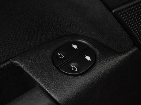 2006 Ford Fiesta Mk5, красный - вид 18