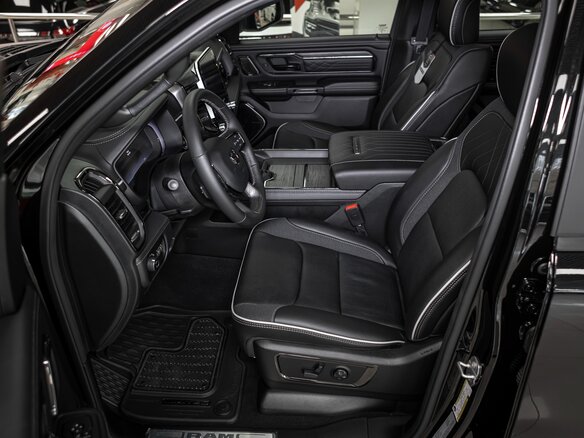 2026 Ram 1500 Crew Cab eTorque V Рестайлинг, чёрный, 11300000 рублей - вид 1