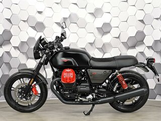2018 Moto Guzzi V 7 III, чёрный, 645000 рублей, вид 4