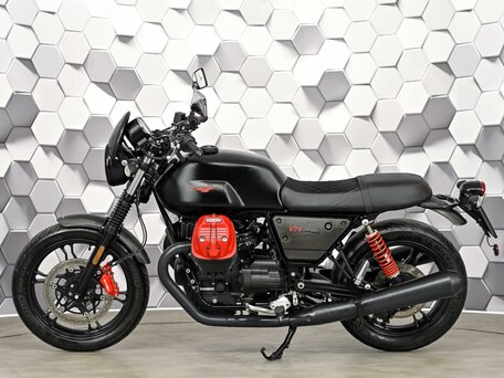 2018 Moto Guzzi V 7 III, чёрный, 645000 рублей, вид 4