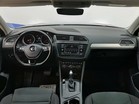2018 Volkswagen Tiguan II, чёрный, 2119000 рублей - вид 8