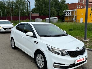 2017 Kia Rio III Рестайлинг, белый, 750000 рублей, вид 2