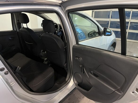 2015 Renault Sandero Stepway II, серебристый, 860000 рублей - вид 25