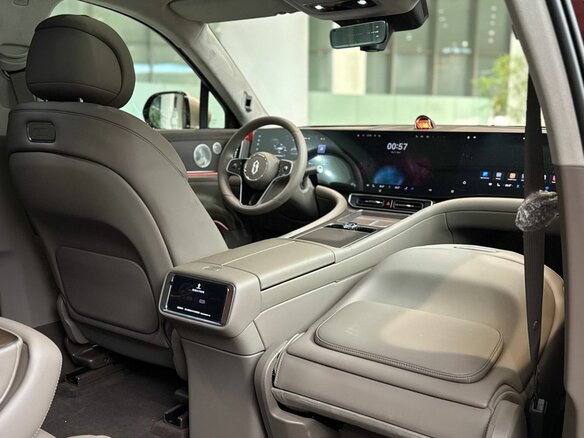 2026 Aito M9 75.4 kWh II, красный - вид 17