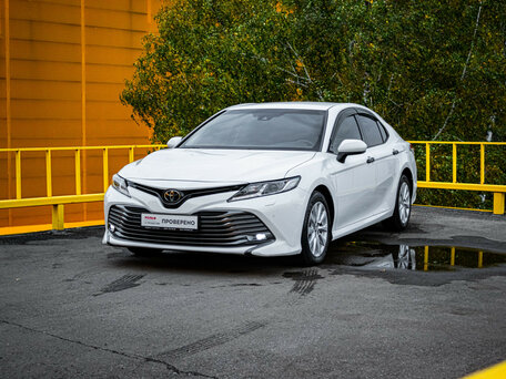Toyota Camry VIII (XV70)