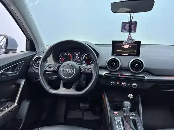 2022 Audi Q2 35 TFSI I Рестайлинг, серебристый - вид 14