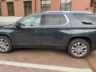 2021 Chevrolet Traverse II, серый, 3400000 рублей, вид 4